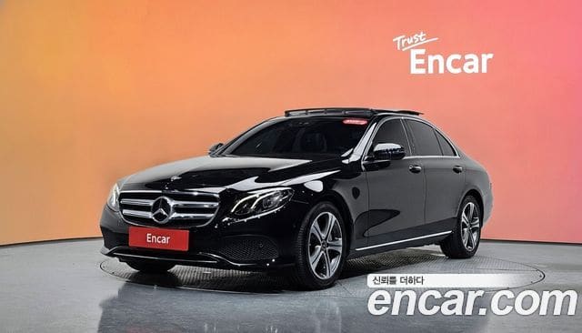 Mercedes-Benz E-Class — фото 1