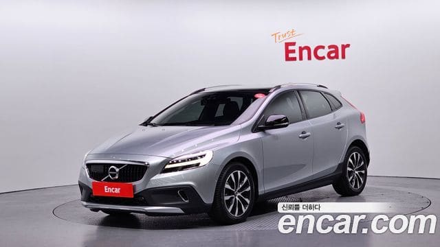 Volvo V40 Cross Country — фото 1