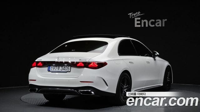 Mercedes-Benz E-Class — фото 1