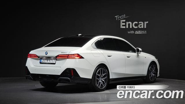 BMW 5 Series — фото 1