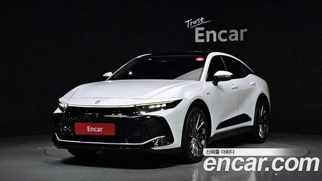 Toyota Crown Crossover — фото 1