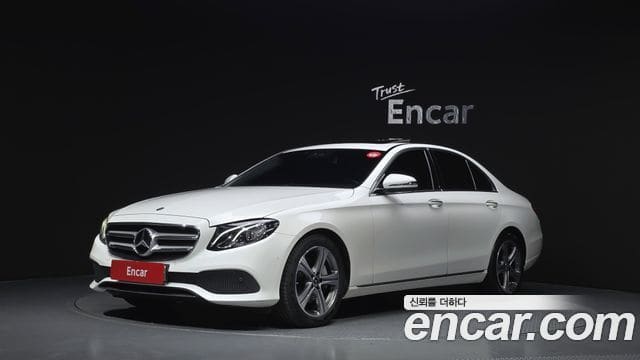 Mercedes-Benz E-Class — фото 1