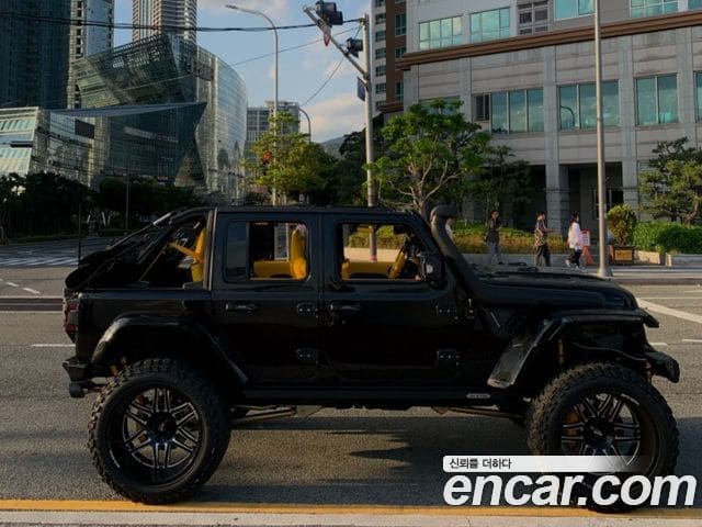 Jeep Wrangler — фото 1