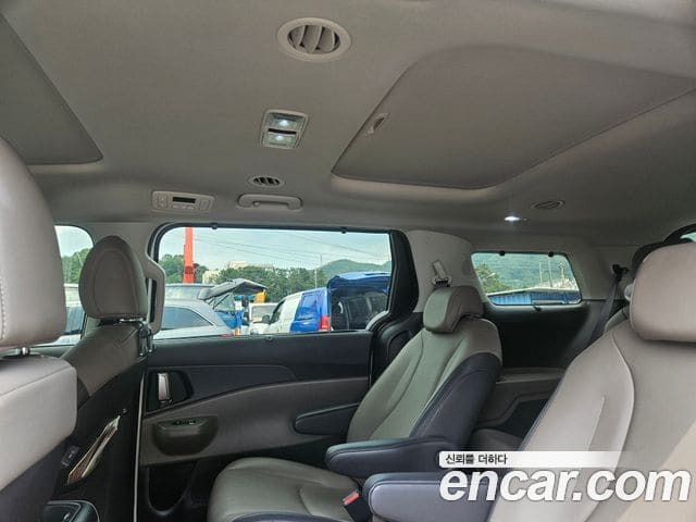 Kia Carnival — фото 1