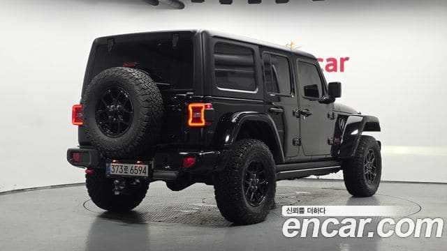 Jeep Wrangler — фото 1