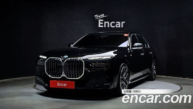 BMW 7 Series — фото 1