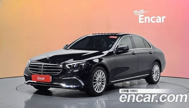 Mercedes-Benz E-Class — фото 1