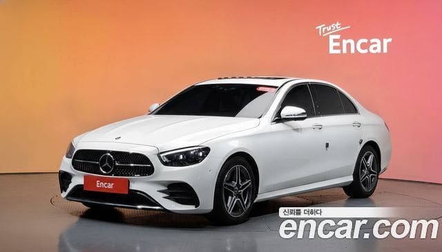 Mercedes-Benz E-Class — фото 1