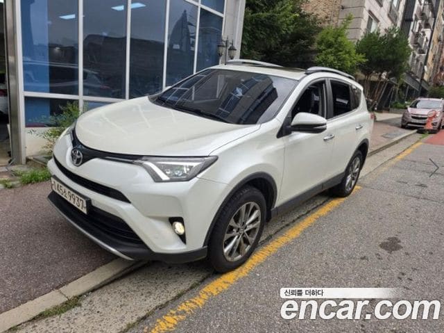 Toyota RAV4 — фото 1