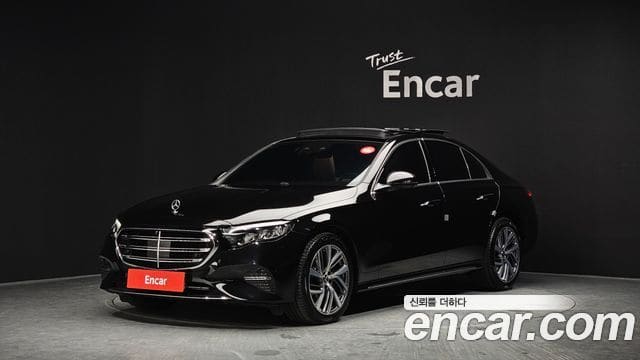 Mercedes-Benz E-Class — фото 1