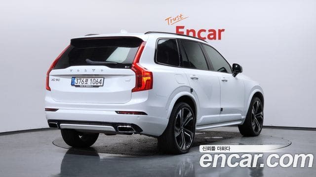 Volvo XC90 — фото 1