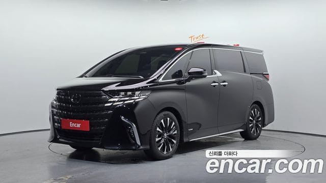Toyota Alphard — фото 1