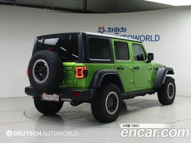 Jeep Wrangler — фото 1