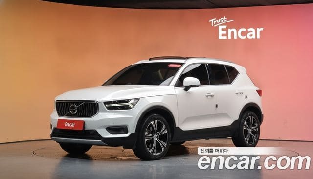 Volvo XC40 — фото 1