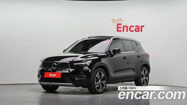 Volvo XC40 — фото 1