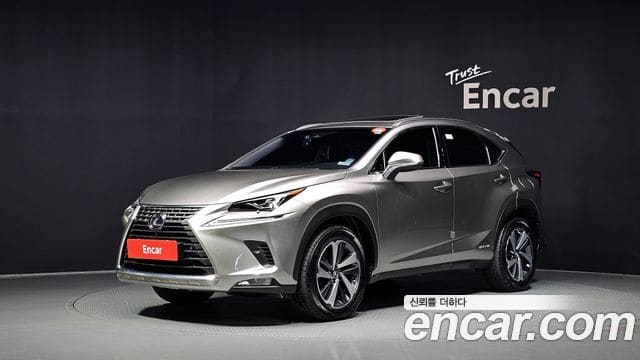 Lexus NX300h — фото 1