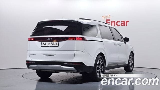 Kia Carnival — фото 1