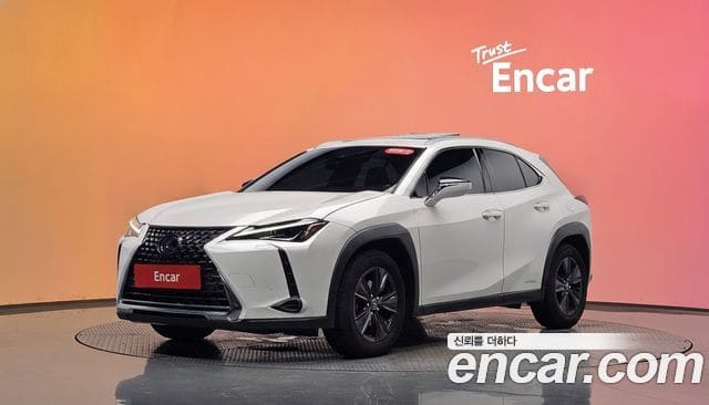 Lexus UX250h — фото 1