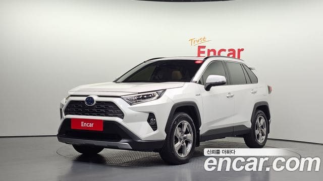 Toyota RAV4 — фото 1