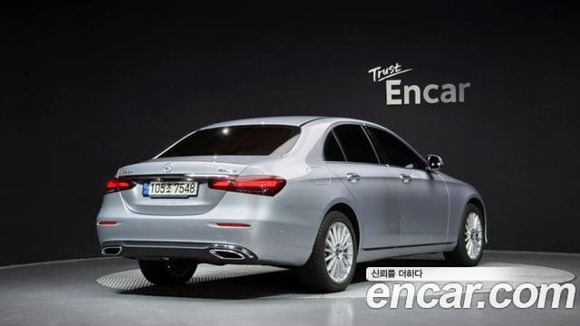 Mercedes-Benz E-Class — фото 1