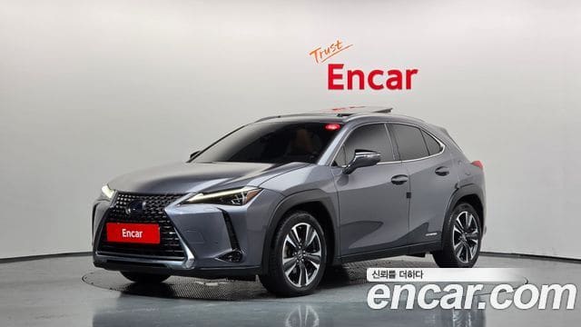 Lexus UX250h — фото 1