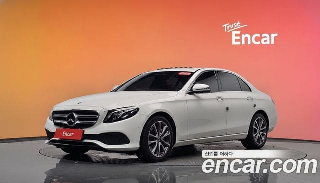 Mercedes-Benz E-Class — фото 1