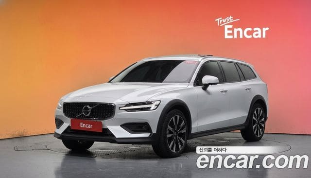 Volvo V60 Cross Country — фото 1