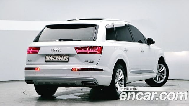 Audi Q7 — фото 1