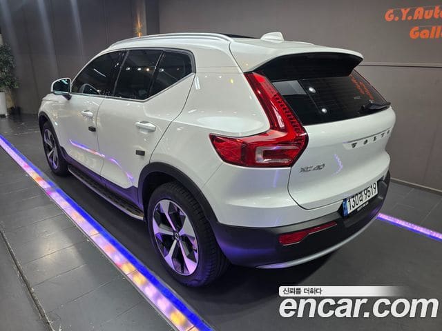 Volvo XC40 — фото 1