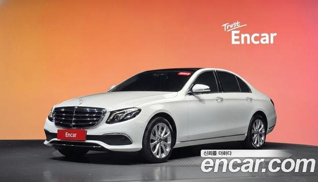 Mercedes-Benz E-Class — фото 1