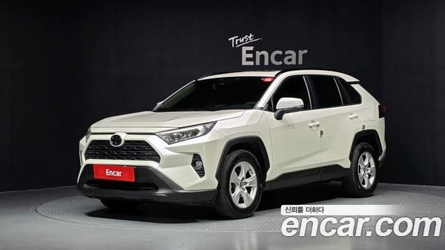 Toyota RAV4 — фото 1