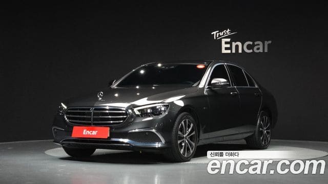 Mercedes-Benz E-Class — фото 1