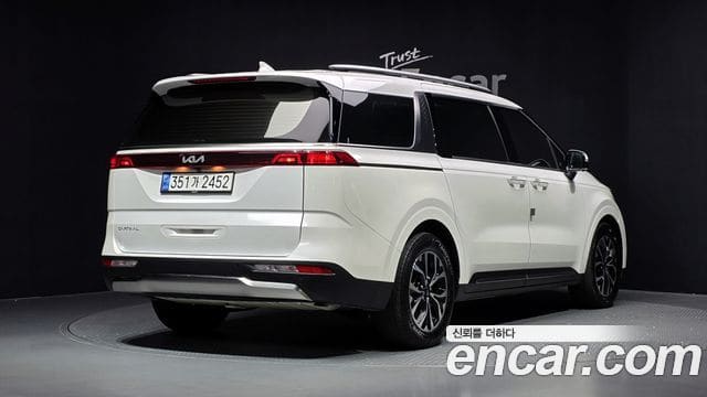 Kia Carnival — фото 1