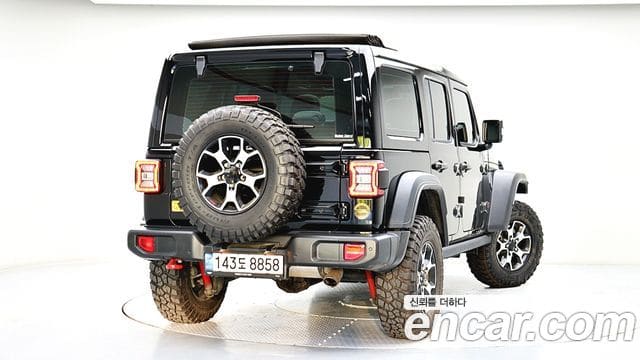 Jeep Wrangler — фото 1
