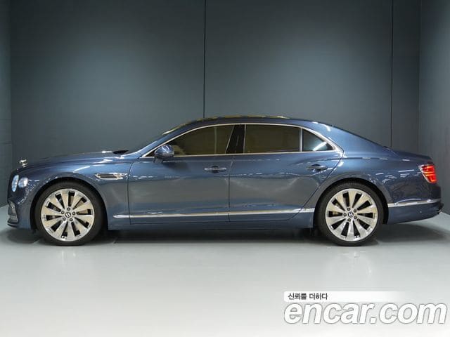 Bentley Flying Spur — фото 1
