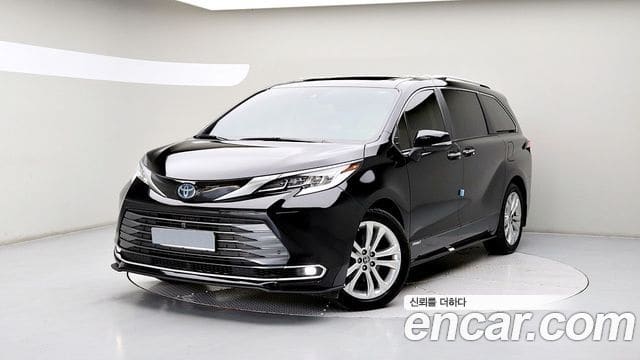 Toyota Sienna — фото 1