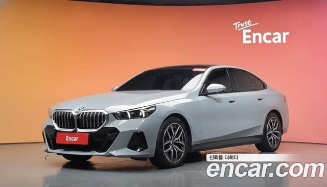 BMW 5 Series — фото 1