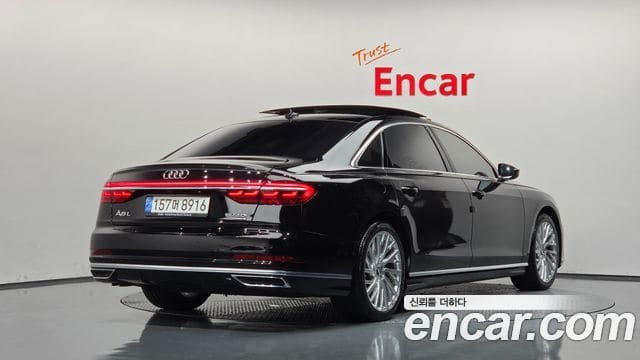 Audi A8 — фото 1