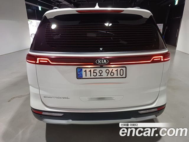 Kia Carnival — фото 1