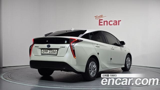 Toyota Prius — фото 1