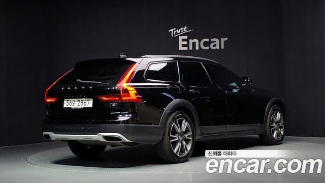 Volvo V90 Cross Country — фото 1