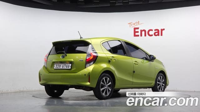 Toyota Prius C — фото 1