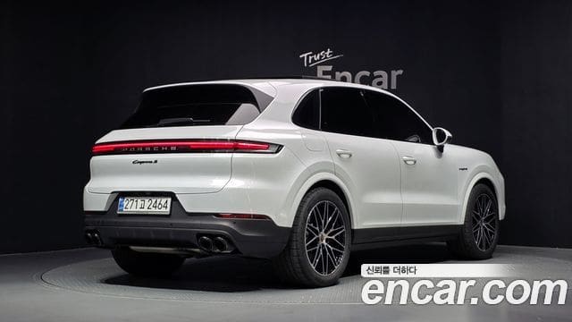 Porsche Cayenne — фото 1
