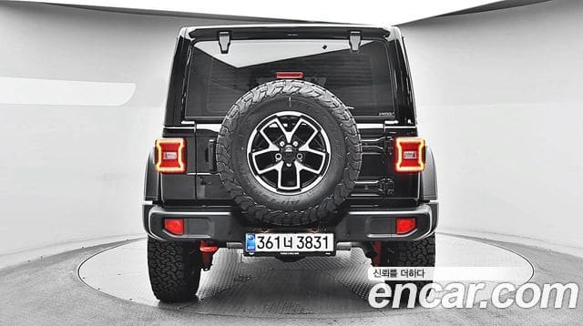 Jeep Wrangler — фото 1