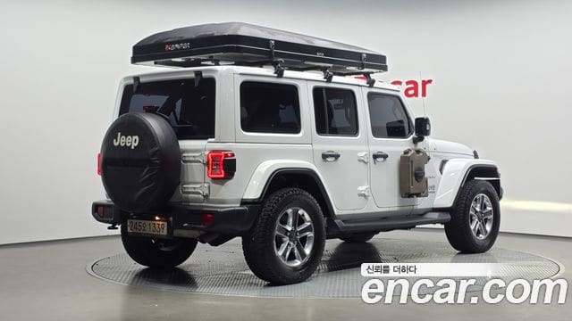 Jeep Wrangler — фото 1
