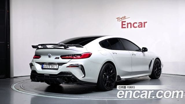 BMW 8 Series — фото 1