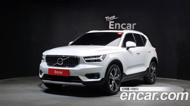 Volvo XC40 — фото 1