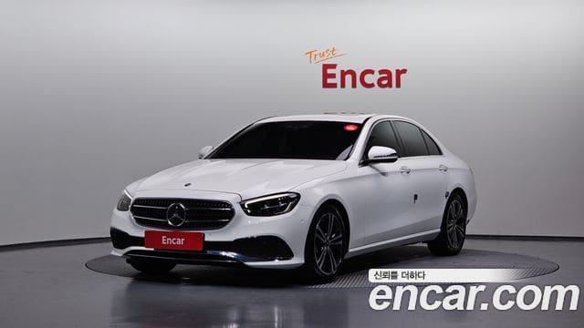 Mercedes-Benz E-Class — фото 1