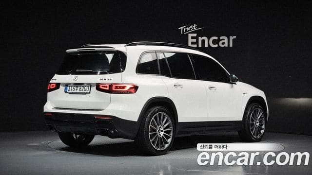 Mercedes-Benz GLB-Class — фото 1