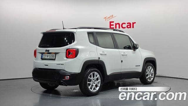 Jeep Renegade — фото 1